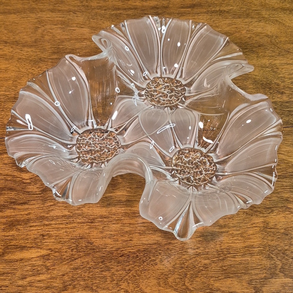 MIKASA Sunflower Frost Round Crimped Ruffled Edge Divided 3 Section Bowl Decor